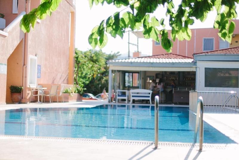 Ormos Atalia Aparthotel Bali  Exteriör bild